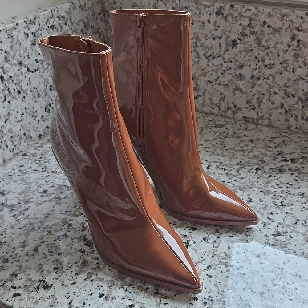 Steve Madden Valley Cognac Caramel Faux Patent Leather Zip Ankle Boots Size 10 - Picture 2 of 13